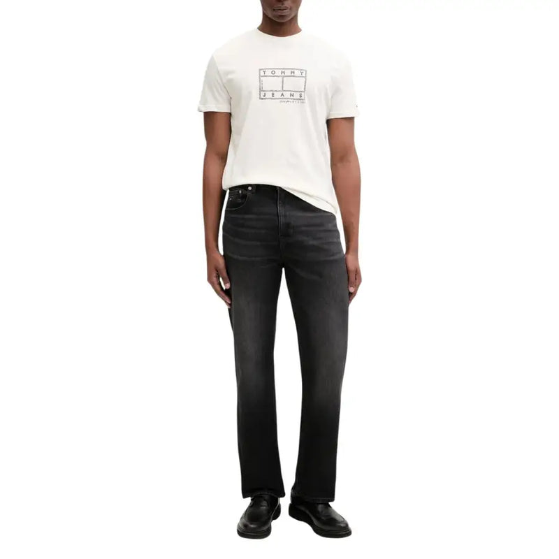 Tommy Hilfiger Jeans Weißes Herren-T-Shirt aus Bio-Baumwolle mit schwarzem Logo-Aufdruck auf der Brust