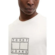 Tommy Hilfiger Jeans-Herren-T-Shirt aus weißer Bio-Baumwolle mit schwarzem Grafiklogo und Markenbox-Design