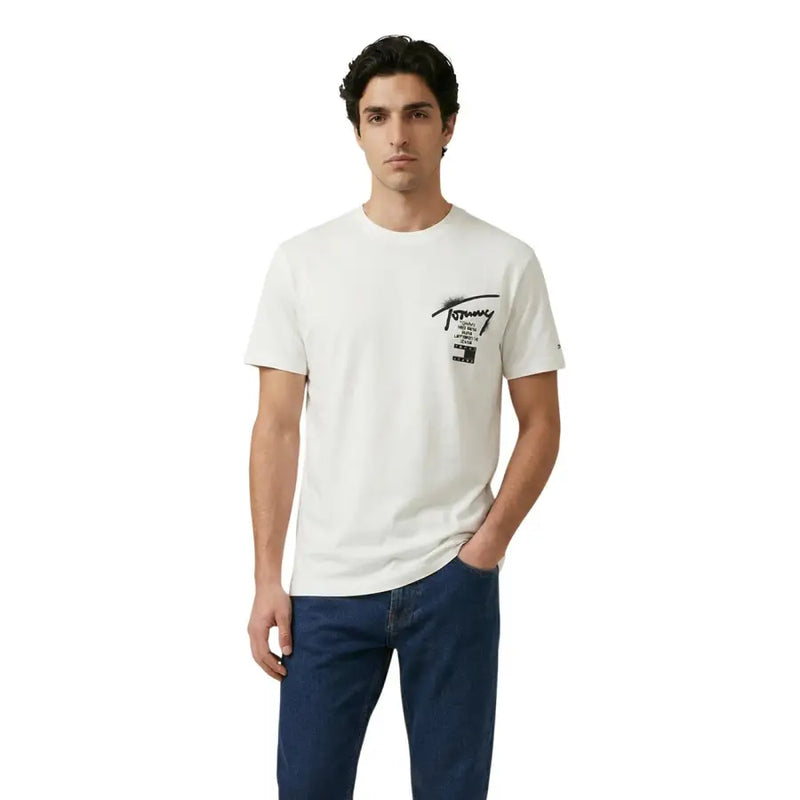 Tommy Hilfiger Jeans Männer t-shirt Weißer Baumwollstoff mit schwarzem Grafiklogo auf der linken Brust für Freizeitkleidung