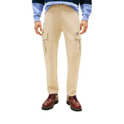 Beige Tommy Hilfiger Herren-Jeans im Cargo-Stil mit mehreren Taschen und Logo-Patch am Oberschenkel
