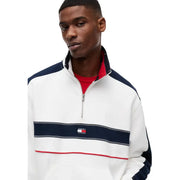 Tommy Hilfiger Jeans Weißes Herren-Sweatshirt aus Bio-Baumwolle mit halbem Reißverschluss, marineblauen und roten Akzenten und gestreiftem Brustdesign
