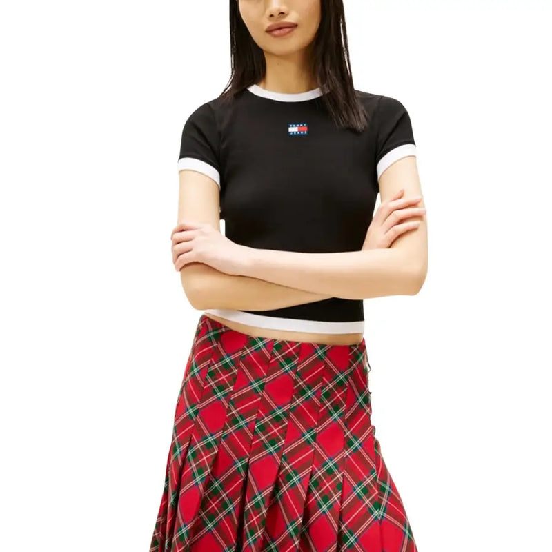 Tommy Hilfiger schwarzes, kurzärmeliges Crop-Top aus Bio-Baumwolle top mit weißem Rand