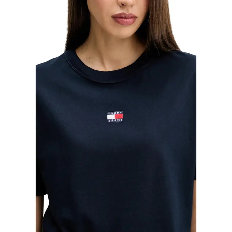 Navy blue tommy hilfiger jeans women t-shirt made of organic cotton with a small embroidered logo on the chest