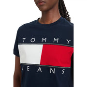 Marineblau Tommy Hilfiger Jeans Damen-T-Shirt aus Bio-Baumwolle mit auffälligem weiß-rotem Flaggenlogo und Ziernähten