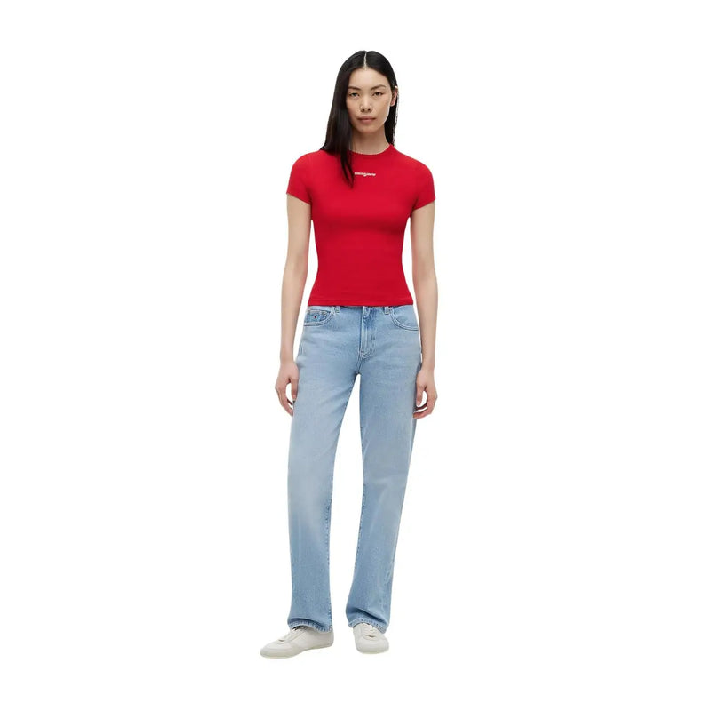 Tommy Hilfiger Jeans Rotes, tailliertes Kurzarm-T-Shirt aus Bio-Baumwolle für Damen mit dezentem, gesticktem Logo auf der Brust
