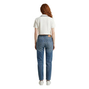 Eine mittelblaue Tommy Hilfiger Jeans aus Denim mit geradem Bein und braunem Lederpatch am Bund