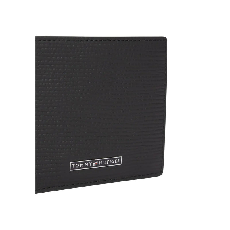 Tommy Hilfiger Schwarze Herren-Business-Geldbörse aus Leder mit strukturierter Oberfläche und dezentem, geprägtem Logo am Boden