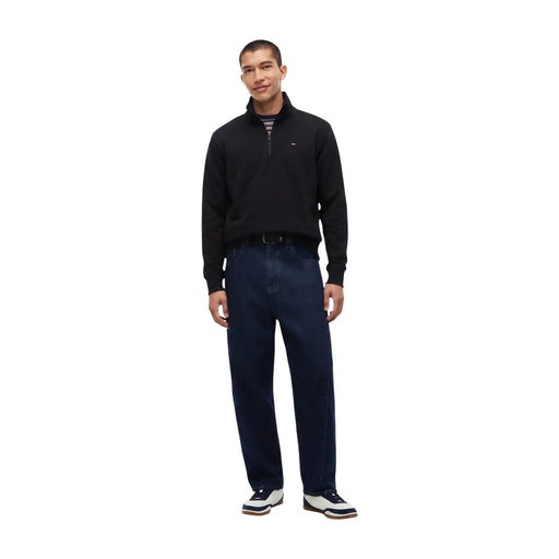 Tommy Hilfiger Schwarzer Herren-Pullover aus Bio-Baumwolle mit halbem Reißverschluss und dezentem Brustlogo für die Freizeit.