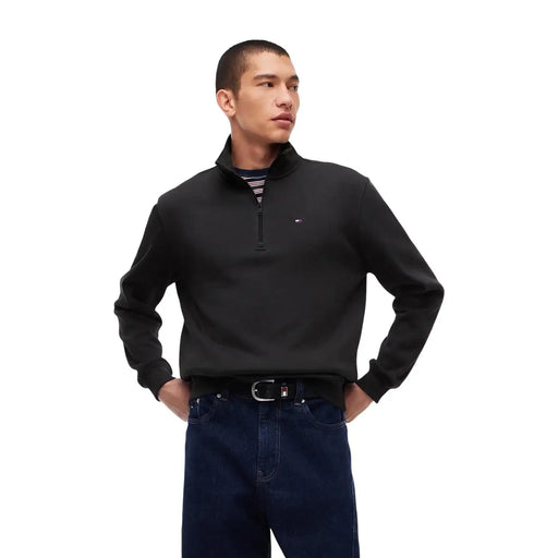 Schwarzer Tommy Hilfiger Pullover aus Bio-Baumwolle mit Viertelreißverschluss und dezentem Logo auf der Brust für Herren