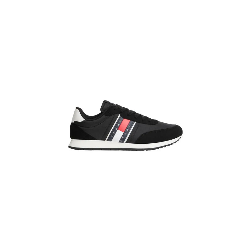 Tommy Hilfiger Schwarze Herren-Sneaker aus Polyester mit weißer Gummisohle und charakteristischem rot-weiß-blau gestreiftem Seitenstreifen