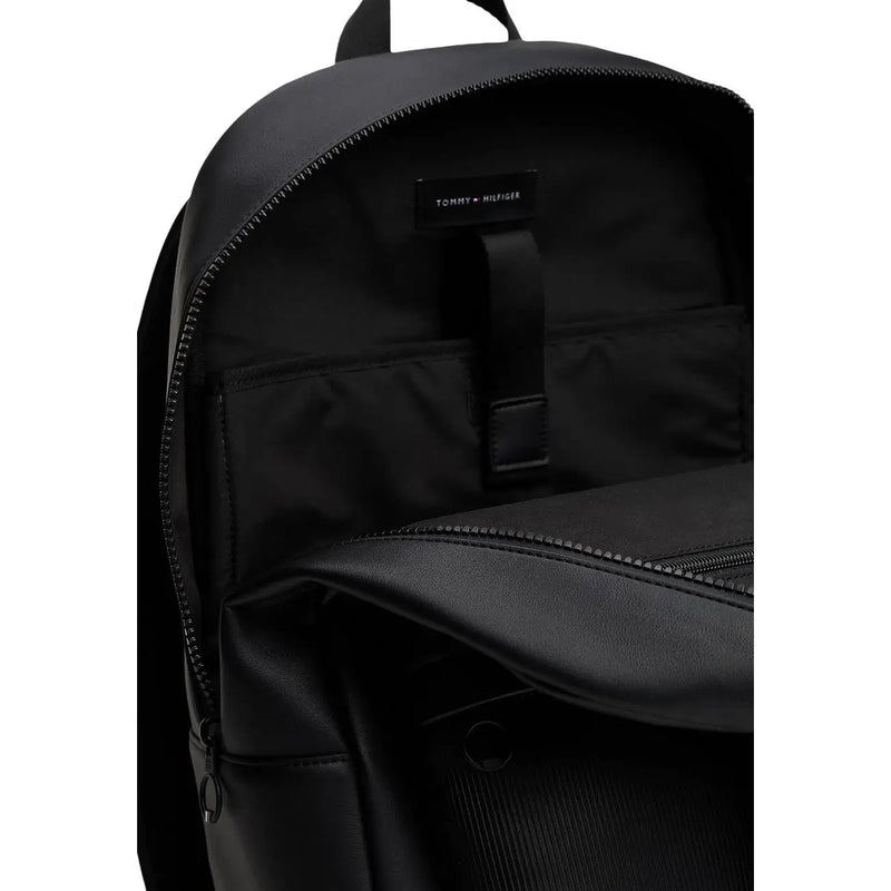 Schwarzer Tommy Hilfiger Herrenrucksack mit elegantem, minimalistischem Design und strapazierfähigem Material, 30 x 42 x 14 cm