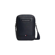 Schwarze Umhängetasche aus strukturiertem Leder mit Tommy Hilfiger Logoplakette und Flaggenemblem, 20 cm Mini-Reporterformat