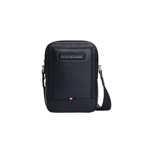 Schwarze Umhängetasche aus strukturiertem Leder mit Tommy Hilfiger Logoplakette und Flaggenemblem, 20 cm Mini-Reporterformat