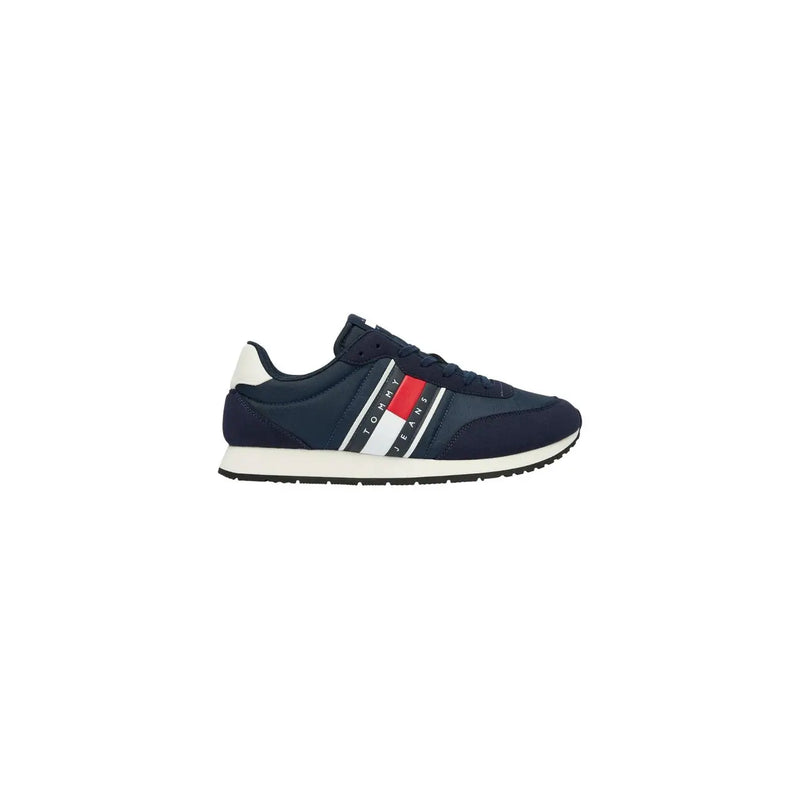 Tommy Hilfiger Blaue Herren-Sneaker aus Polyester mit marineblauer Farbe und rot-weiß-schwarz gestreiftem Seitenstreifen.