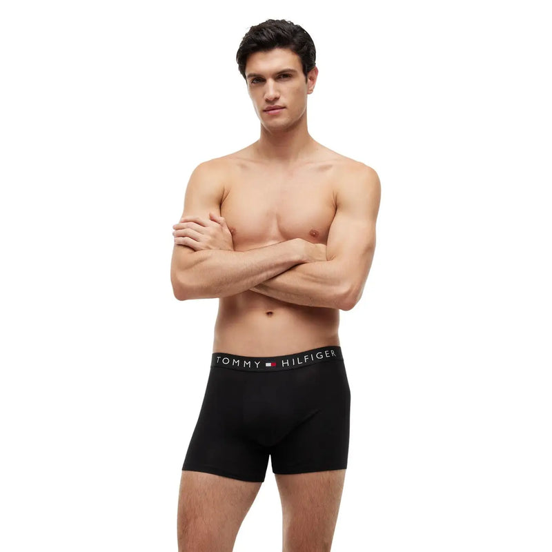 Schwarze Tommy Hilfiger Herren-Boxershorts aus Bio-Baumwolle mit geripptem Bund und Logo- sowie Flaggenemblem