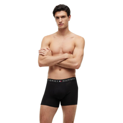 Schwarze Tommy Hilfiger Herren-Boxershorts aus Bio-Baumwolle mit geripptem Bund und Logo- sowie Flaggenemblem