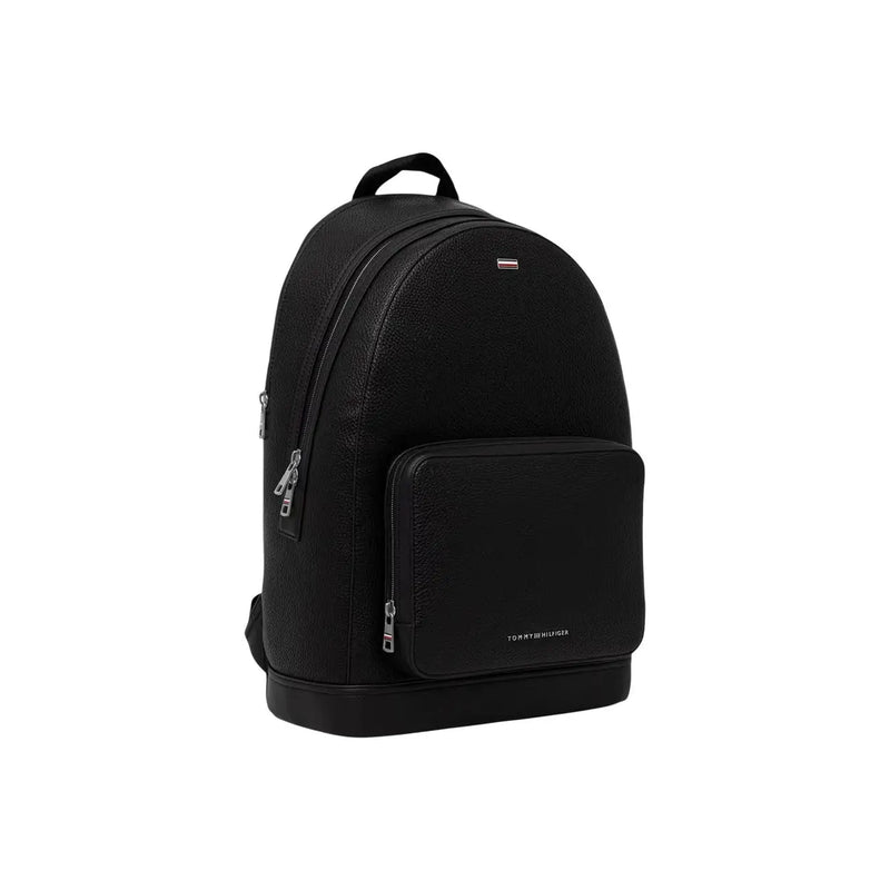 Tommy Hilfiger Herren-Rucksack Central aus schwarzem, strukturiertem Leder mit silberfarbenen Reißverschlüssen und kleinem Polyurethan-Logo auf der Vorderseite