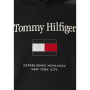 Schwarz Tommy Hilfiger Herren-Sweatshirt aus Baumwollmischgewebe mit weißem, gesticktem Logo und einem rot-weiß-schwarzen Flaggenaufnäher