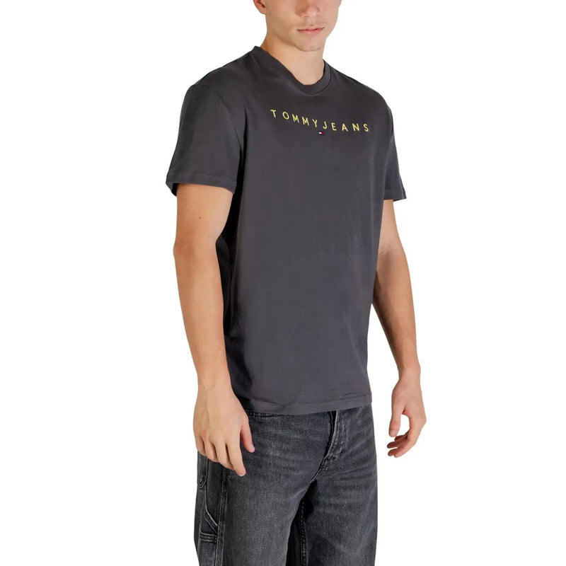 Tommy Hilfiger Graues Herren-T-Shirt aus Bio-Baumwolle mit dunkelgrauem Stoff und goldenem Logo-Schriftzug auf der Brust