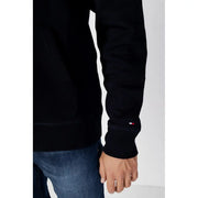 Tommy Hilfiger Herren-Hoodie aus schwarzer Baumwolle mit kleinem rot-weiß-blauem Logo am Bündchen