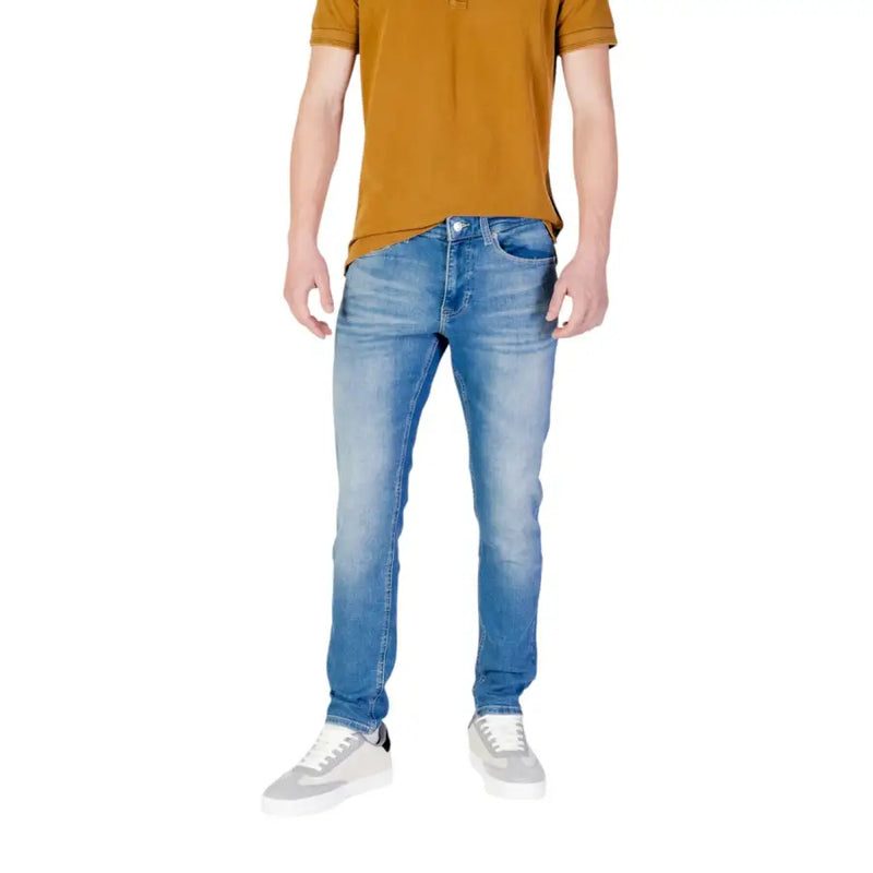 Tommy Hilfiger Herren-Jeans, blau, schmal geschnitten, mit verwaschener Optik und schlichten Vorder- und Gesäßtaschen, die von hinten sichtbar sind