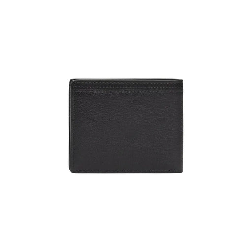 Tommy Hilfiger men wallet in black leather with subtle texture and precise stitching for daily use