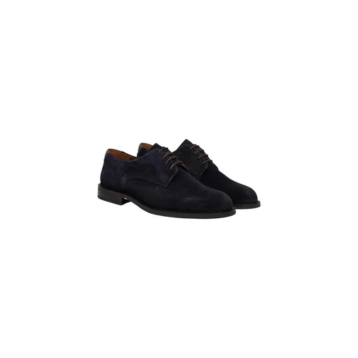 Schwarze Wildleder-Schnürschuhe mit dunklen Schnürsenkeln und niedrigem Absatz von Tommy Hilfiger Weiße Herren-Ledermokassins aus der Kollektion