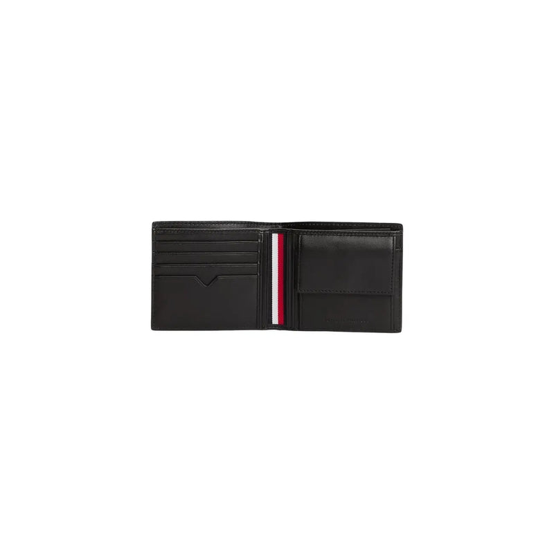 Tommy Hilfiger Herren-Ledergeldbörse, schwarz mit rot-weiß-blau gestreifter Inneneinteilung, B 11 x H 9,5 cm