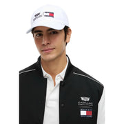 Weiße Bio-Baumwolle Tommy Hilfiger Herren-Logokappe mit schwarzem und rotem Logoaufnäher und Cadillac Formula Team-Branding