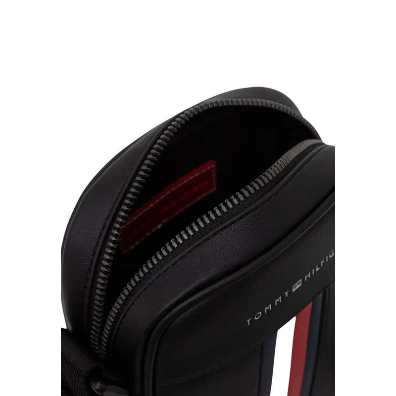 Tommy Hilfiger Schwarze Metro Mini Reportertasche für Herren mit Reißverschlussöffnung, rotem Innenfutter und charakteristischem Logo