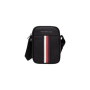Schwarz Tommy Hilfiger Metro Mini Reporter Umhängetasche mit vertikalem rot-weiß-blau gestreiftem Frontdesign