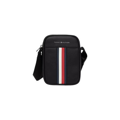 Schwarz Tommy Hilfiger Metro Mini Reporter Umhängetasche mit vertikalem rot-weiß-blau gestreiftem Frontdesign