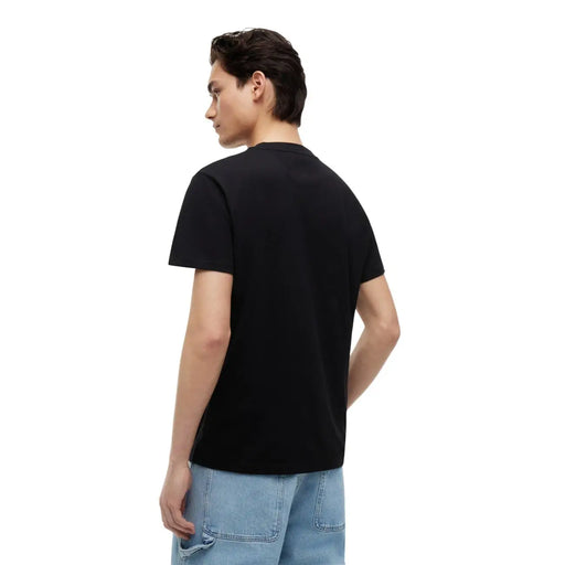 Tommy Hilfiger Schwarzes Herren-T-Shirt aus Bio-Baumwolle mit kurzen Ärmeln und Rundhalsausschnitt, Vorderansicht