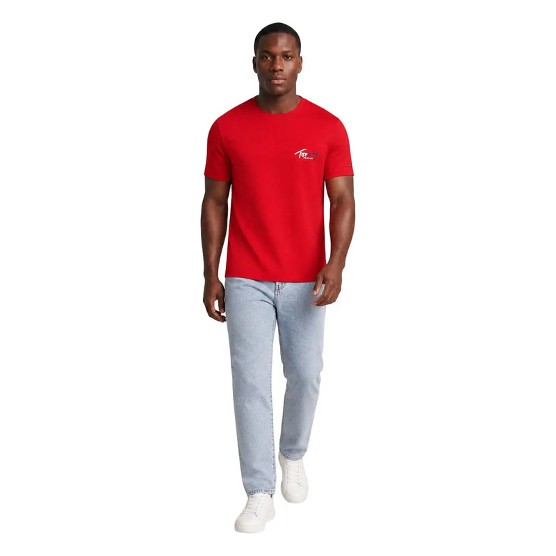 Tommy Hilfiger Rotes Herren-T-Shirt aus Bio-Baumwolle mit kurzen Ärmeln und kleinem Logo auf der Brust.