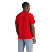 Ein leuchtend rotes, kurzärmeliges T-Shirt mit Rundhalsausschnitt aus weicher Bio-Baumwolle von Tommy Hilfiger für Männer