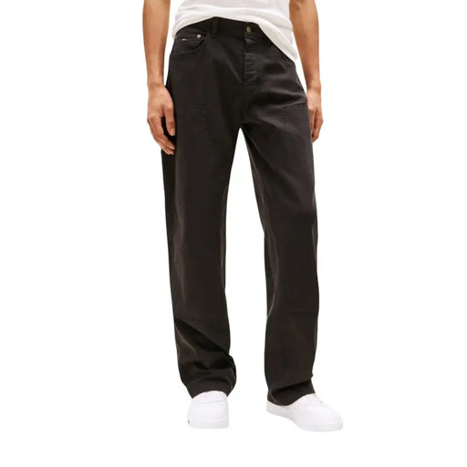 Men’s black denim jeans with white t-shirt and sneakers from Tommy Hilfiger