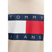 Beigefarbenes Tommy Hilfiger Herren-T-Shirt aus Bio-Baumwolle mit auffälligem marineblau-weiß-rot gestreiftem Logo und kurzen Ärmeln