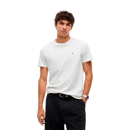 Weiß Tommy Hilfiger Herren-T-Shirt aus Bio-Baumwolle mit Rundhalsausschnitt und kleinem Logo auf der linken Brustseite