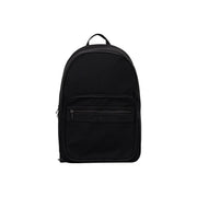 Schwarzer Tommy Hilfiger Repreve Herrenrucksack mit elegantem, minimalistischem Design und dezentem Markenlogo am vorderen Reißverschluss.