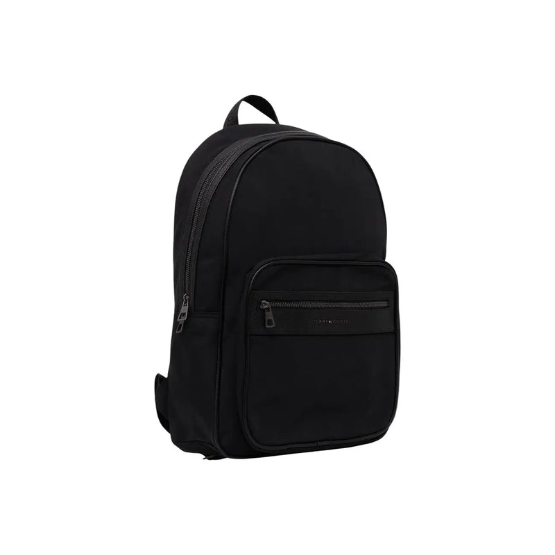 Tommy Hilfiger Herren-Rucksack Repreve aus schwarzem Nylon mit Reißverschlusstasche vorne und dezentem Markenlogo, 15 cm breit