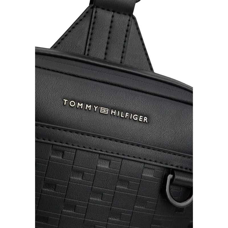 Schwarze Tommy Hilfiger Herren-Schultertasche aus strukturiertem, gewebtem Polyurethanleder mit Ziernähten, 24 x 33 x 9 cm