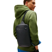 Schwarze Tommy Hilfiger Herren-Schultertasche mit strukturiertem Webmuster, schlichtem, minimalistischem Design, 24 x 33 x 9 cm, Polyurethanmaterial