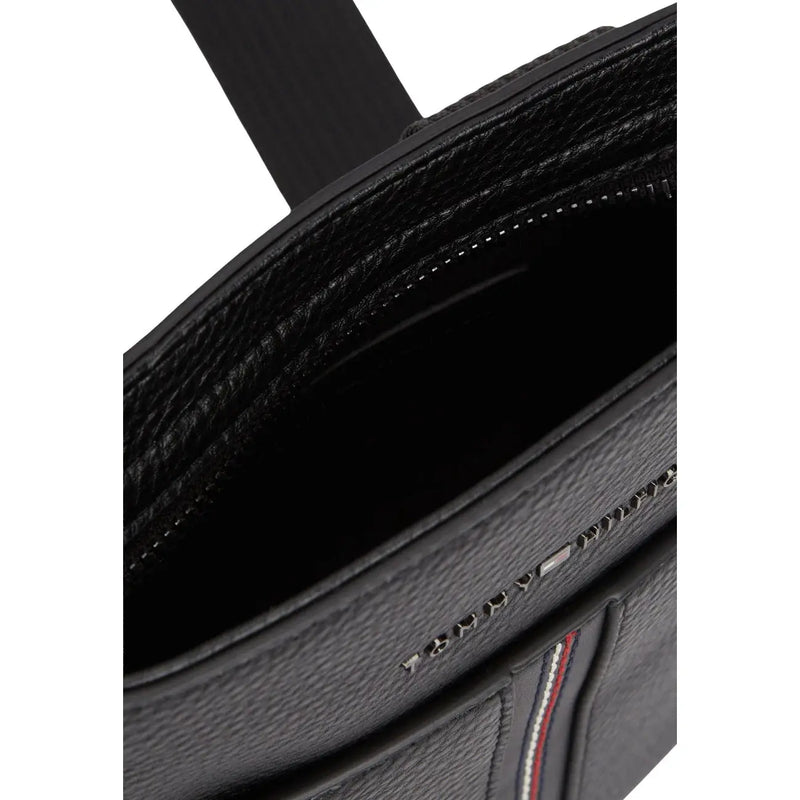 Tommy Hilfiger Schwarze Herren-Schultertasche aus strukturiertem Leder mit dezentem Streifenmuster am Reißverschluss, 21 x 25 x 5 cm
