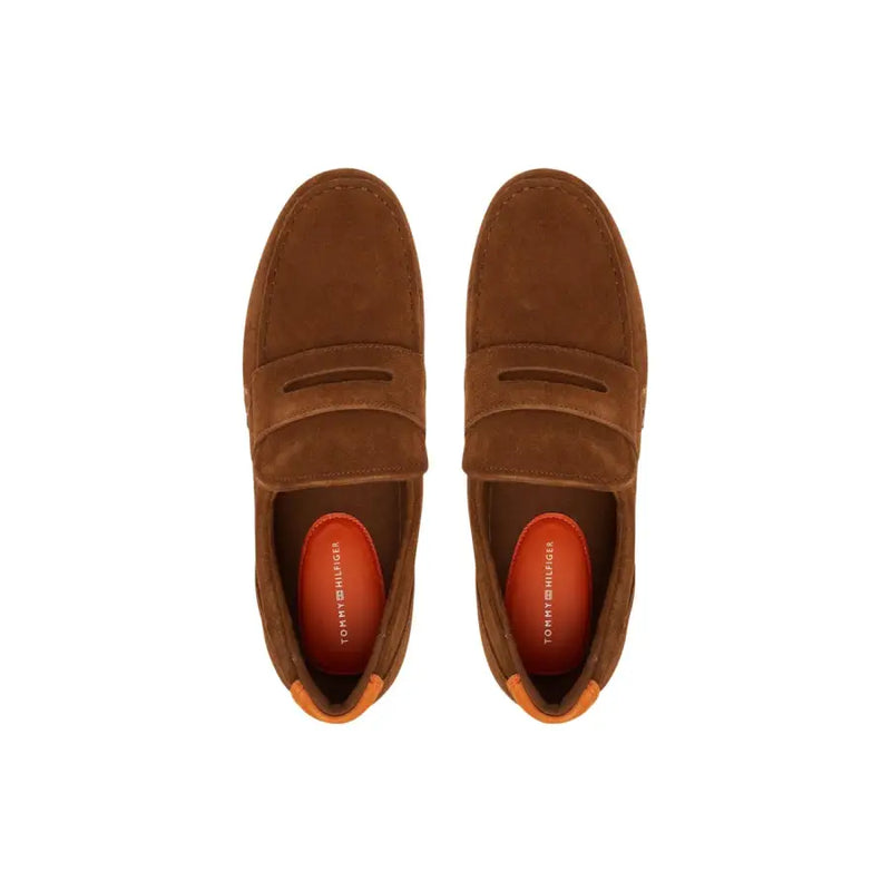 Tommy Hilfiger Herren-Mokassin-Loafer aus Wildleder in Kamelfarbe mit klassischem Slip-on-Design und orangefarbenem Innenfutter