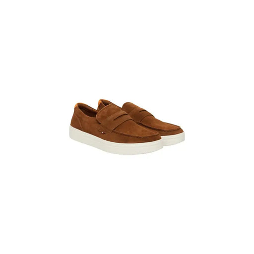 Tommy Hilfiger Herren-Loafer aus Wildleder in Kamelhaar mit weißer Gummisohle und klassischem Slip-on-Design für Frühling und Sommer
