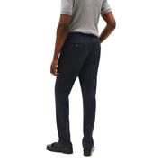 Tommy Hilfiger Herrenhose in Dunkelmarineblau mit elegantem, schmal geschnittenem Stoff und dezenter Struktur
