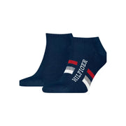 Marineblaue Knöchelsocken mit rot-weiß-grau gestreiftem Tommy Hilfiger Logo aus der Herrenunterwäschekollektion