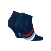 Dunkelblaue Tommy Hilfiger Herren-Knöchelsocken mit rot-weiß gestreiftem Band und Logo an der Ferse, Seitenansicht