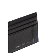 Schwarzes Leder Tommy Hilfiger Herren-Geldbörse mit Kartenfach, strukturierter Oberfläche und charakteristischer rot-weiß-blauer Naht