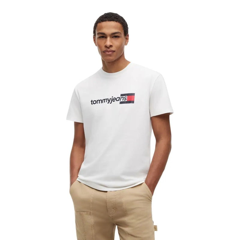 Tommy Hilfiger Weißes Herren-T-Shirt aus Bio-Baumwolle mit schwarzem und rotem Logo auf der Brust